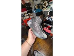 Yeezy qntm triple black sz 9